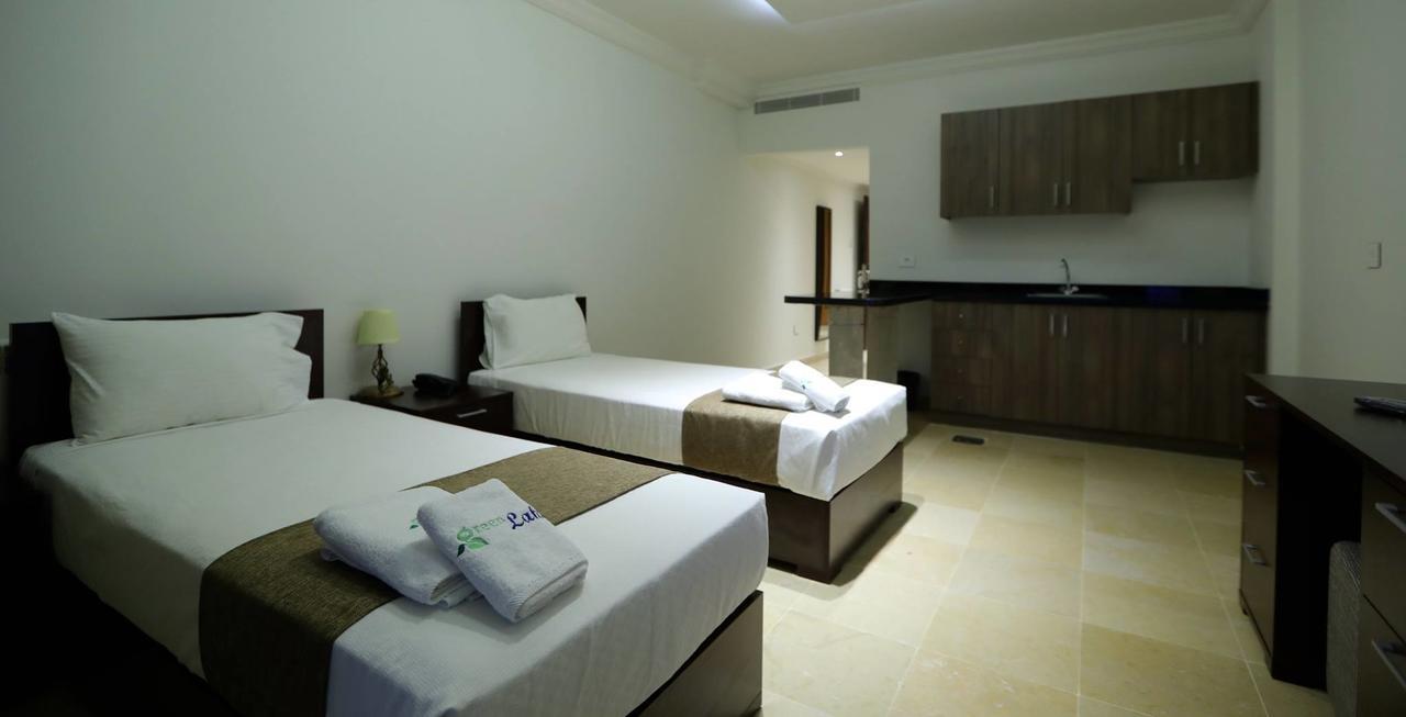 Green Lake Hotel - Jezzine Bagian luar foto