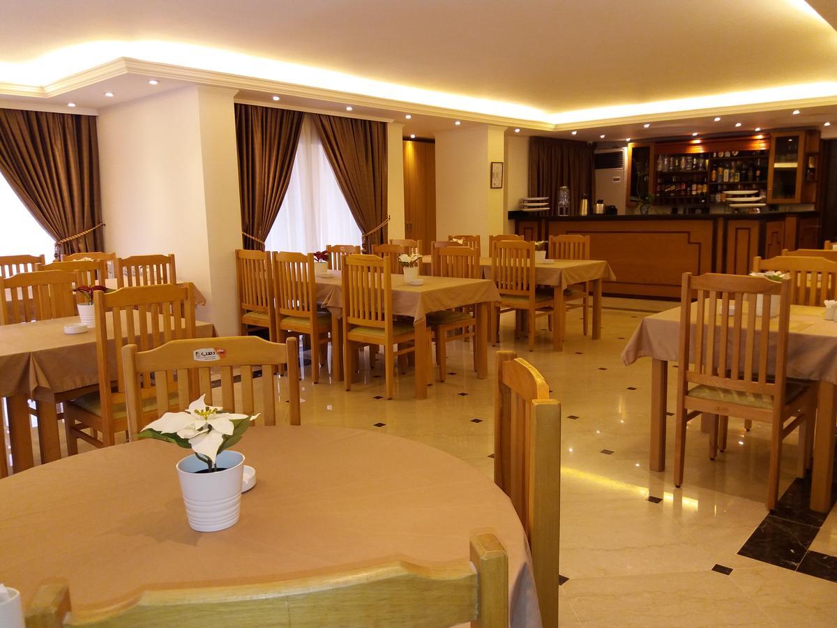 Green Lake Hotel - Jezzine Bagian luar foto