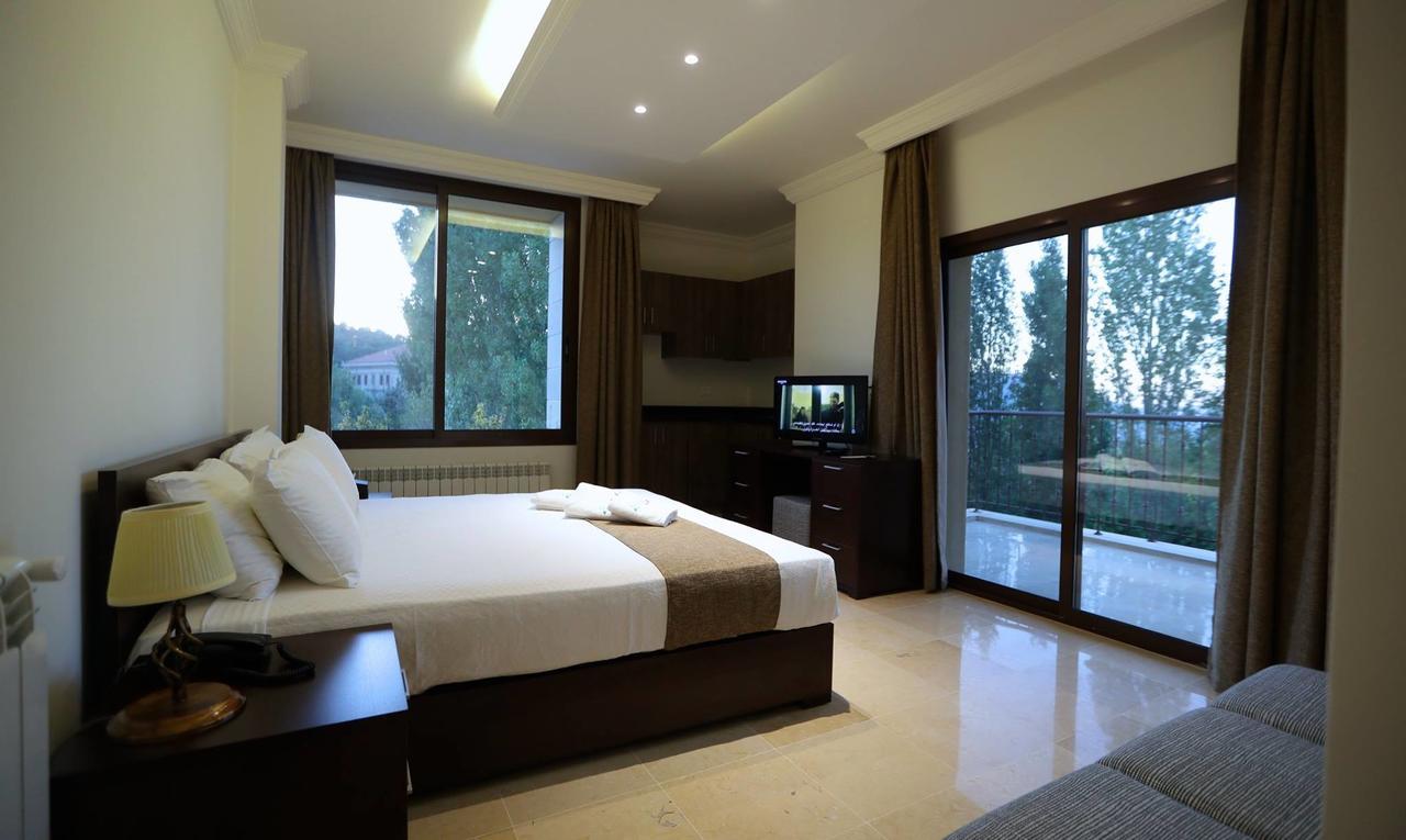 Green Lake Hotel - Jezzine Bagian luar foto